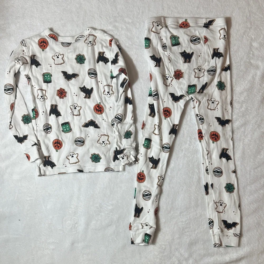 NWOT bundle of 3 pair Halloween theme pajama sets size 5